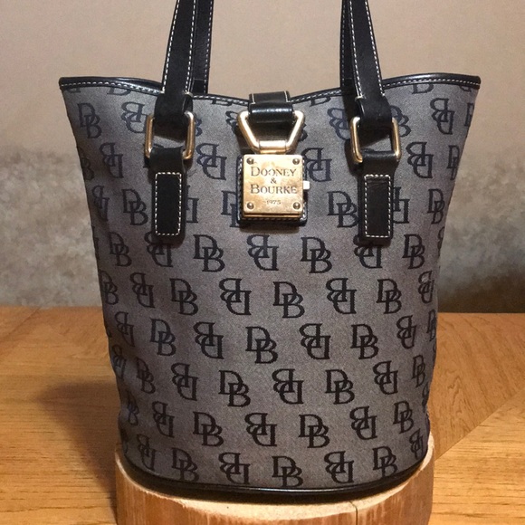 Dooney & Bourke Handbags - DOONEY & BOURKE BUCKET BAG